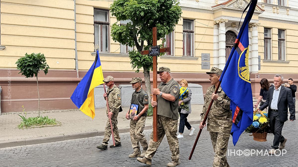 На вічний спочинок у Коломиї провели Героя Євгена Морозова 4