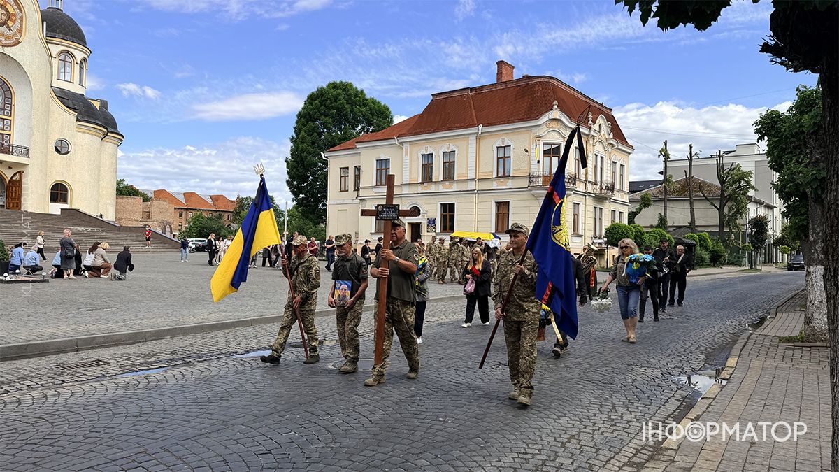 На вічний спочинок у Коломиї провели Героя Євгена Морозова 5