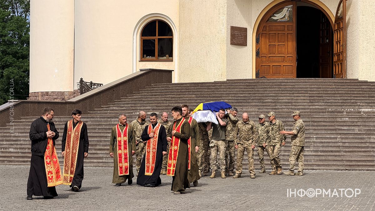 На вічний спочинок у Коломиї провели Героя Євгена Морозова 2