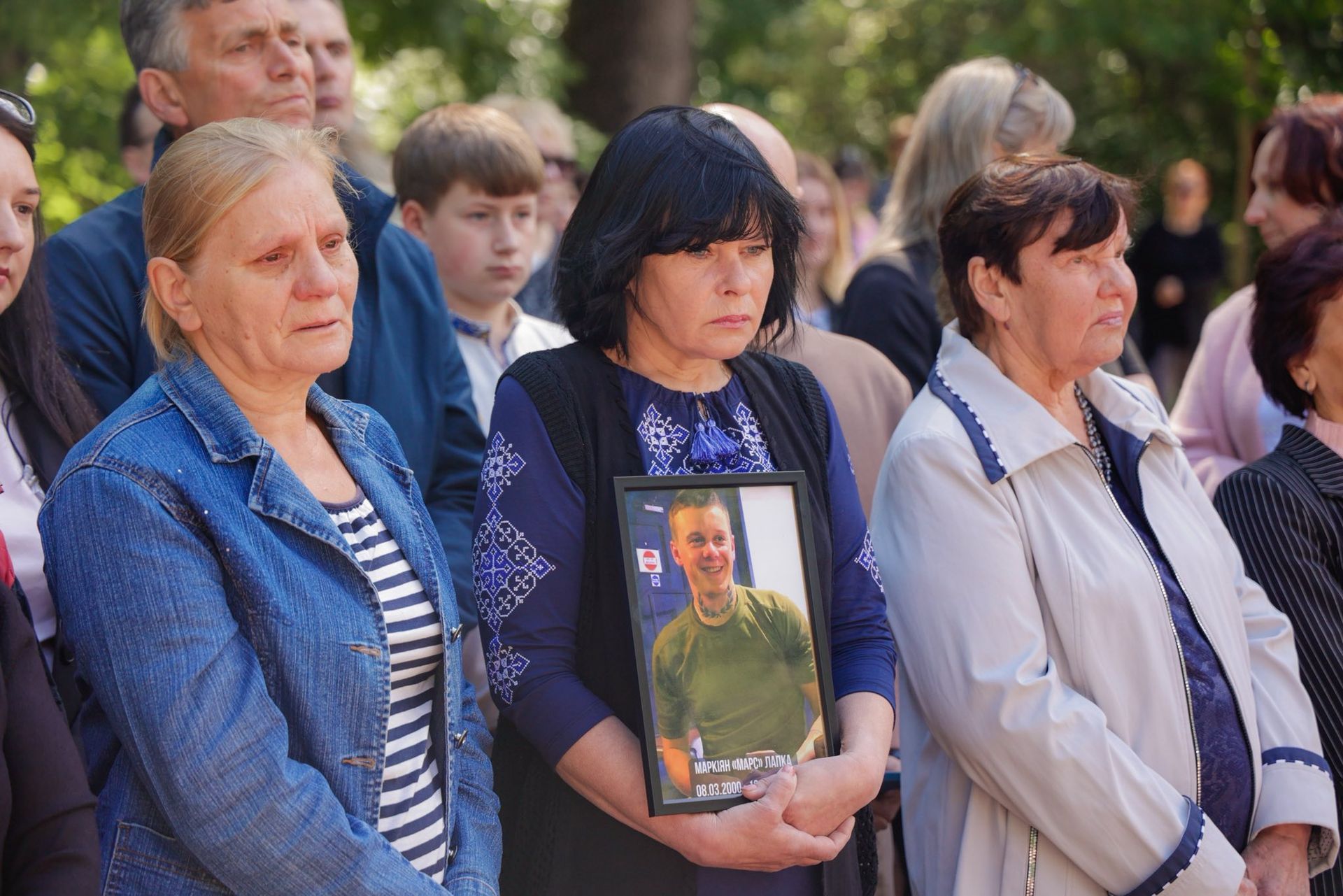 Дзвін памʼяті: на Прикарпатті родинам полеглих військовослужбовців вручили державні нагороди 4