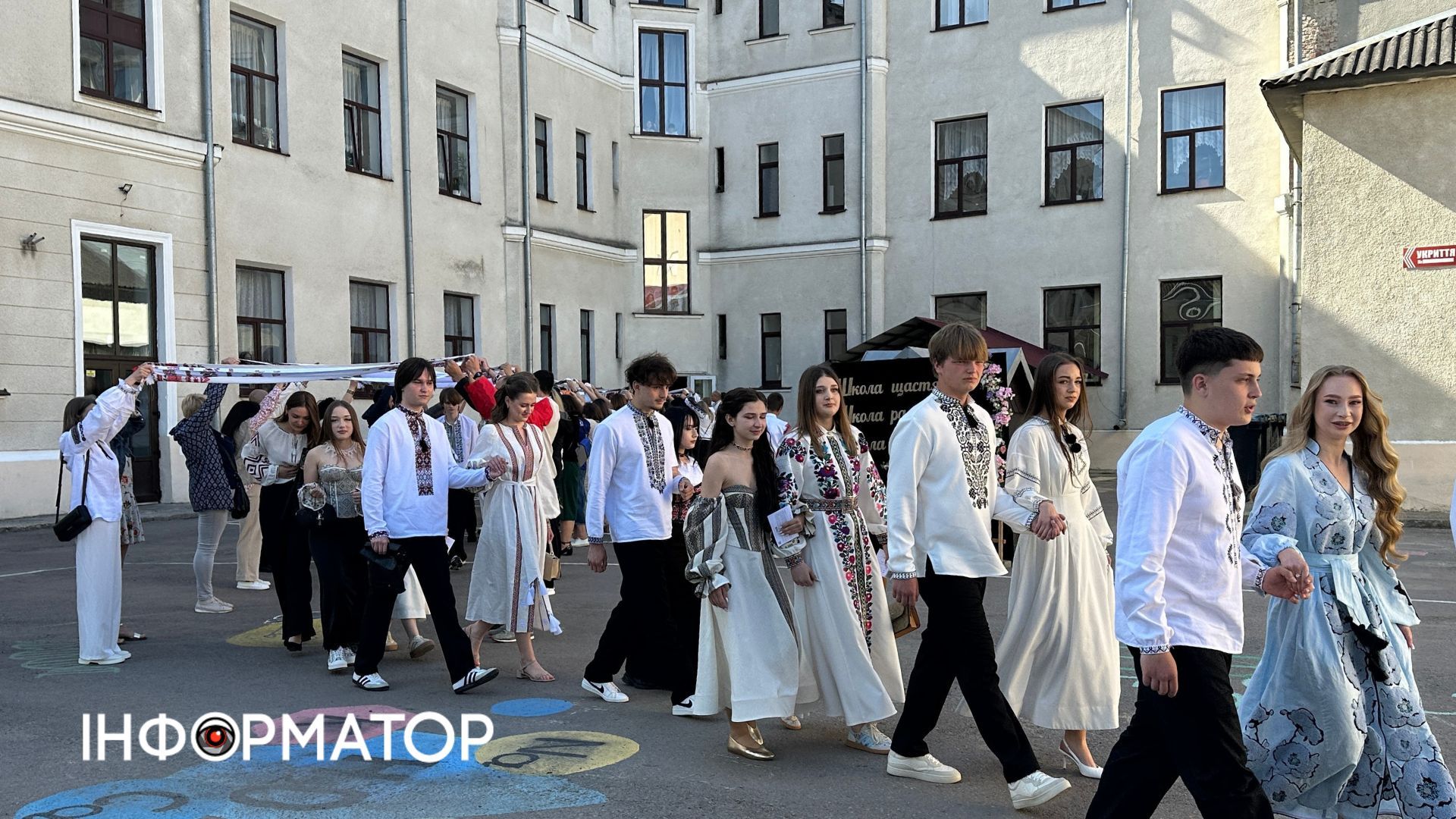 У Коломийському ліцеї №9 відзначили свято останнього дзвоника 9