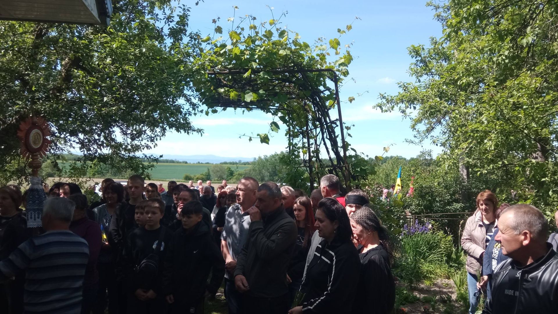 У Пʼядицькій громаді зустріли скорботний кортеж померлого воїна Руслана Івасютина 2
