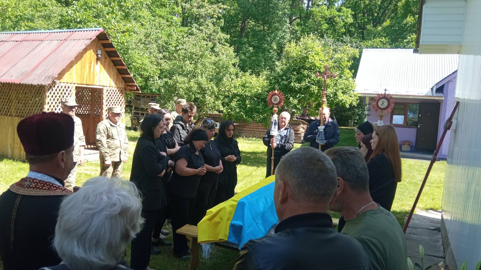 У Пʼядицькій громаді зустріли скорботний кортеж померлого воїна Руслана Івасютина 8