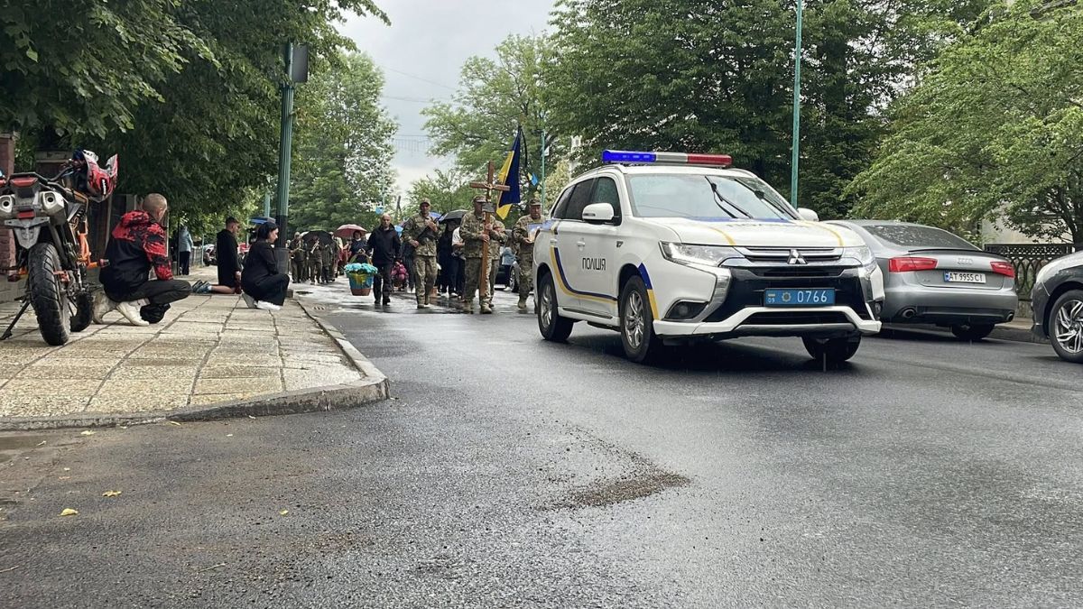 У Надвірній попрощалися із загиблим воїном Ярославом Кочержуком 2
