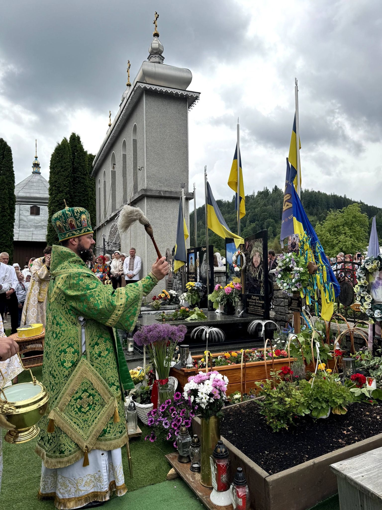На Косівщині урочисто відзначили 100-річчя Церкви Пресвятої Тройці 17