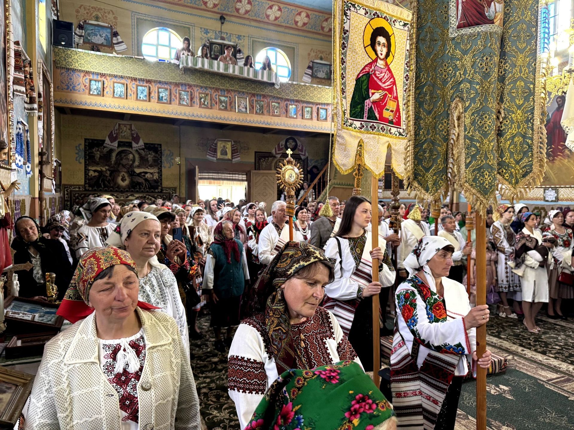 На Косівщині урочисто відзначили 100-річчя Церкви Пресвятої Тройці 5