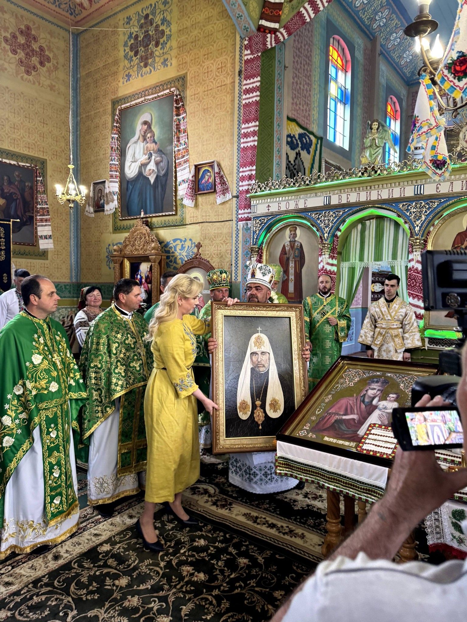 На Косівщині урочисто відзначили 100-річчя Церкви Пресвятої Тройці 7