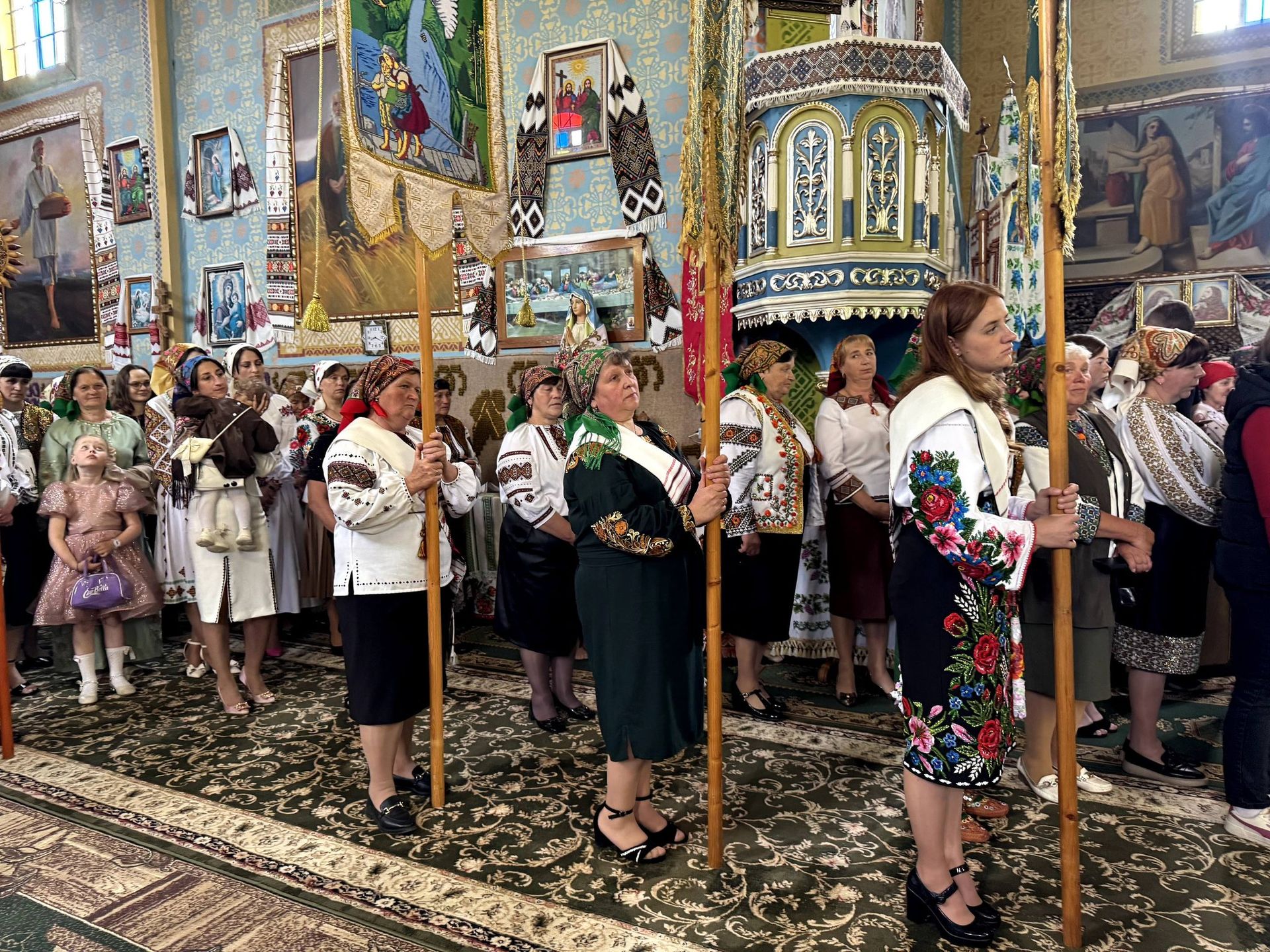 На Косівщині урочисто відзначили 100-річчя Церкви Пресвятої Тройці 9