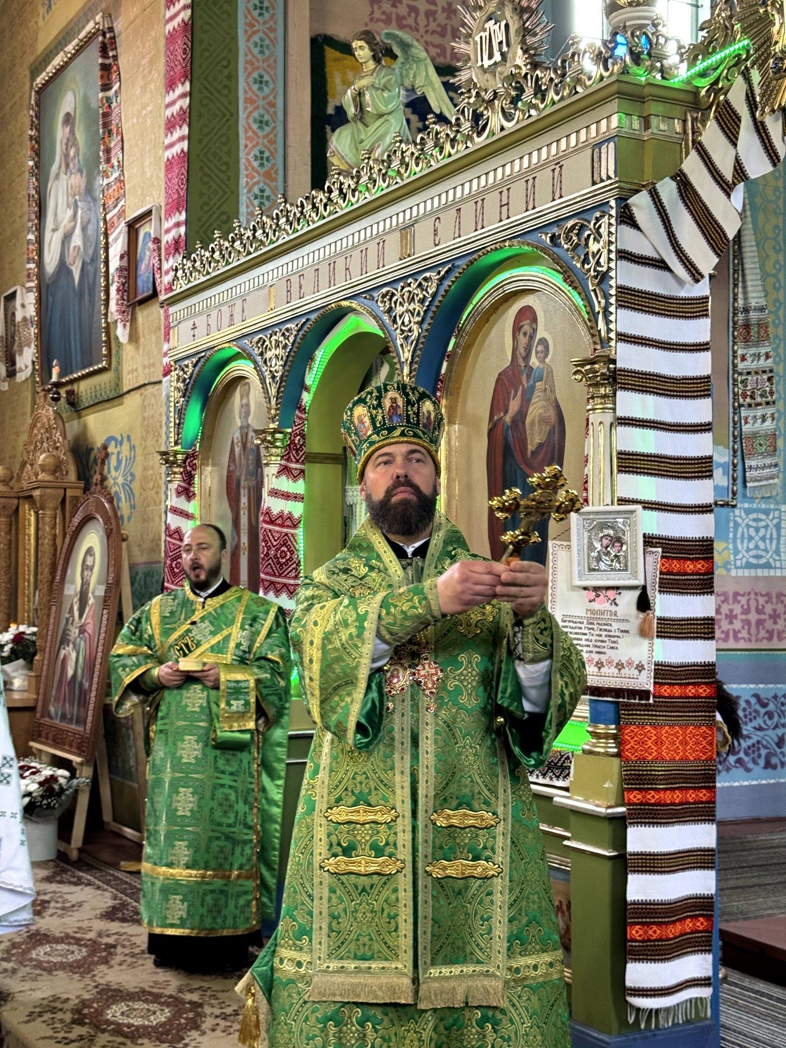 На Косівщині урочисто відзначили 100-річчя Церкви Пресвятої Тройці 12