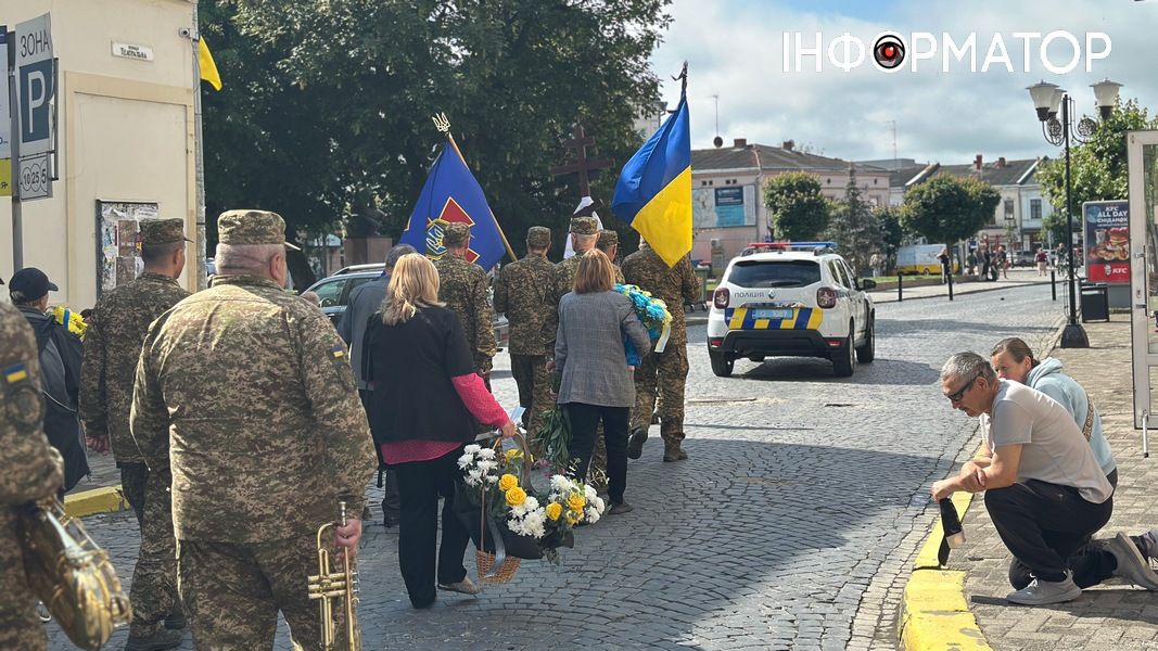 Коломия провела в останню дорогу полеглого воїна Максима Красуцького 15