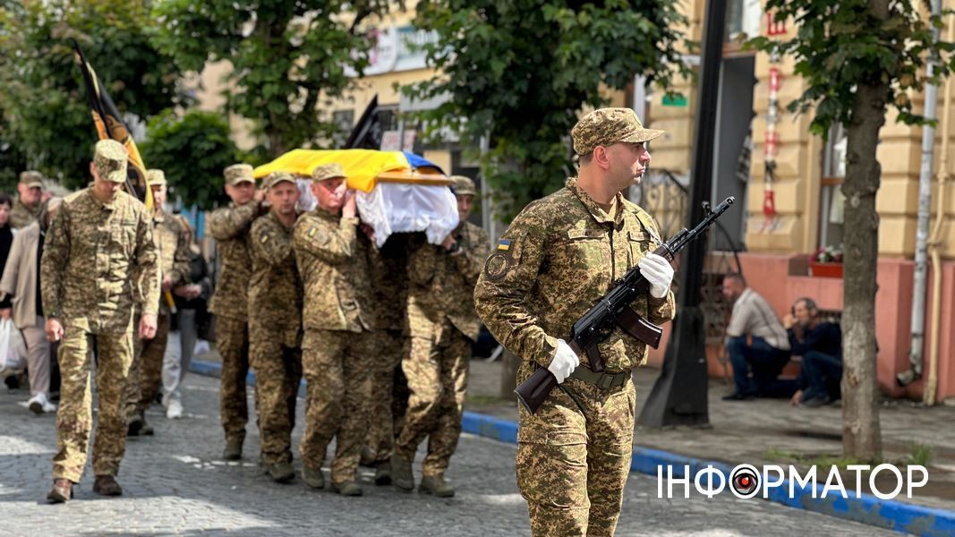Коломия провела в останню дорогу полеглого воїна Максима Красуцького 13