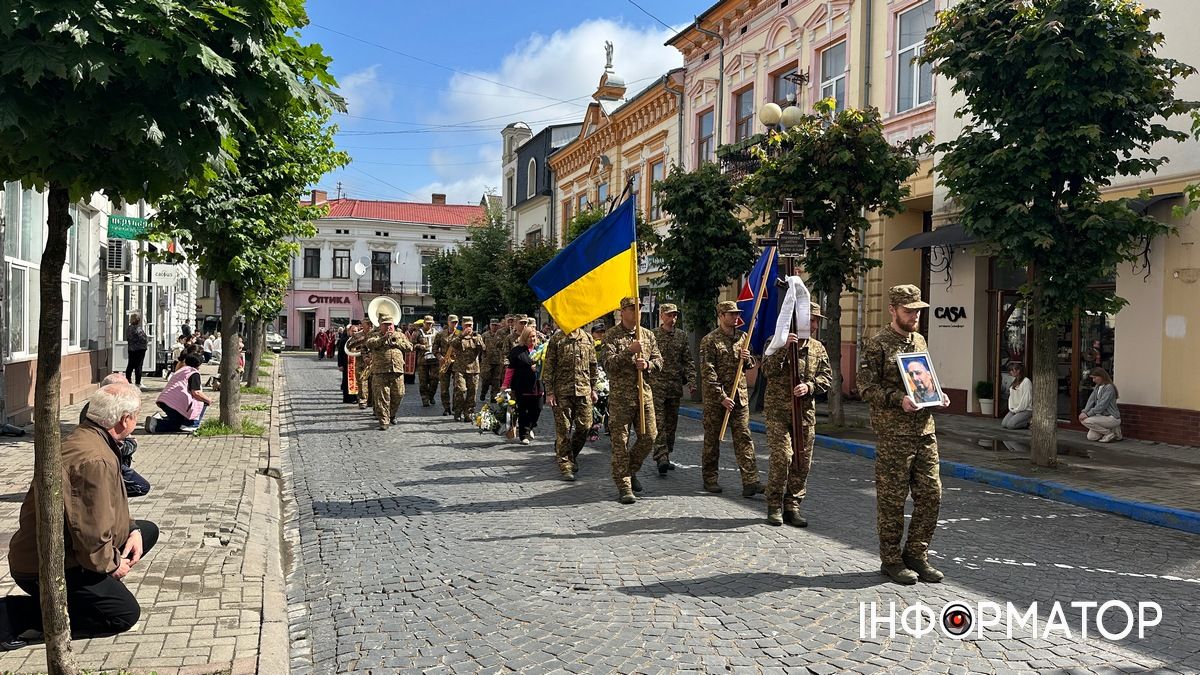 Коломия провела в останню дорогу полеглого воїна Максима Красуцького 11