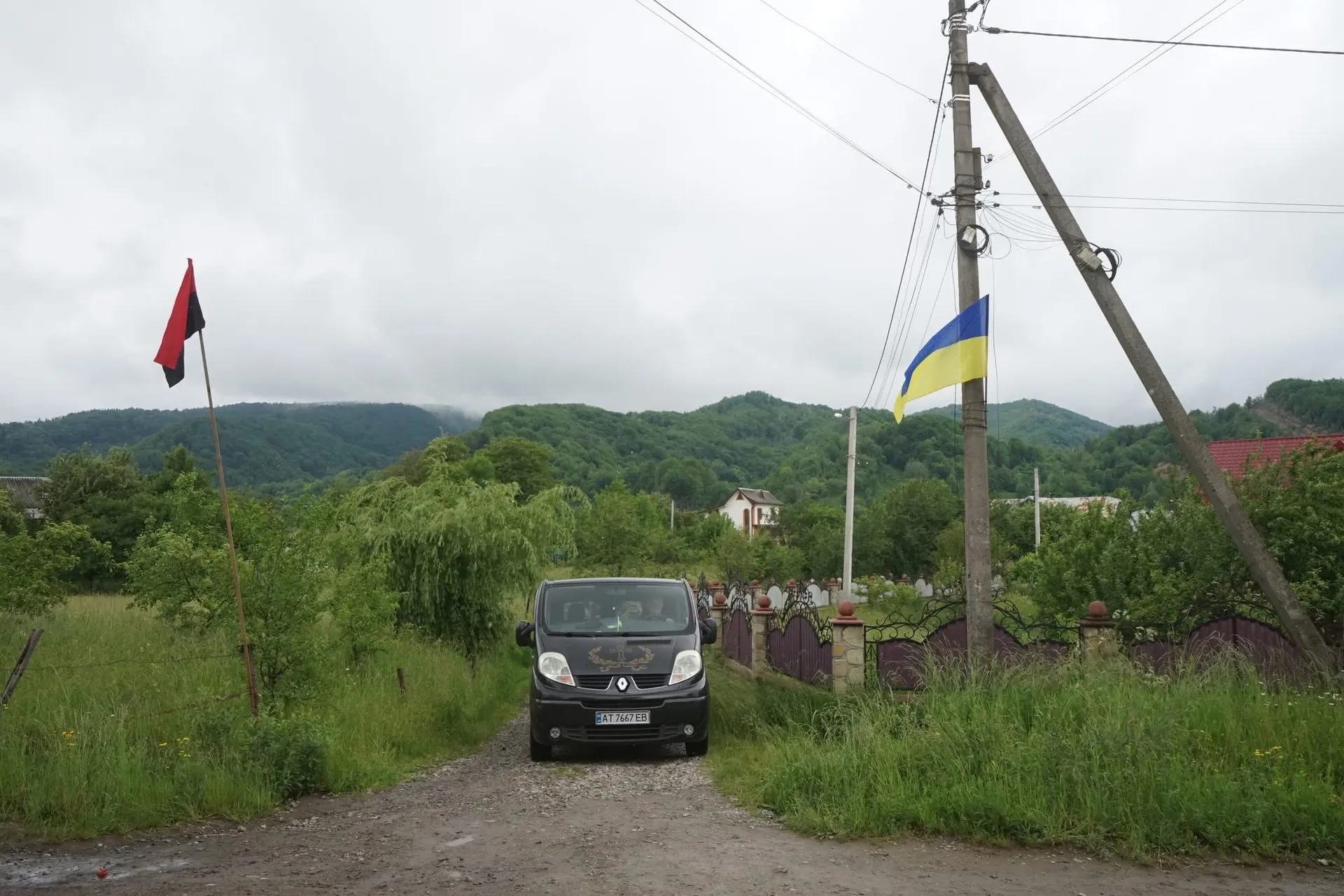 На Надвірнянщині попрощалися з Героєм Любомиром Луцяком 1