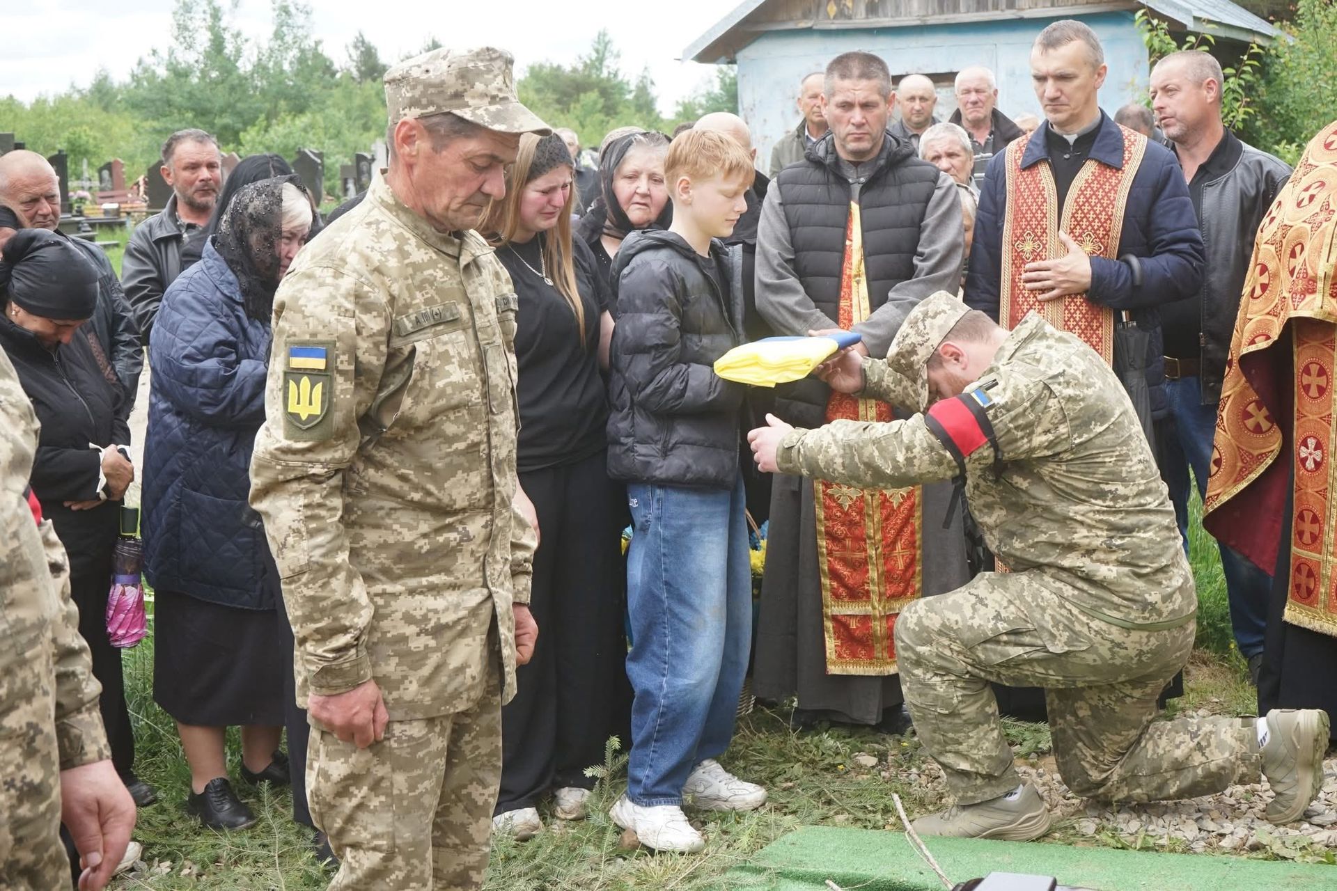 На Надвірнянщині попрощалися з Героєм Любомиром Луцяком 2