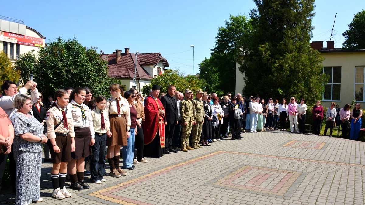 Пам'ятні дошки Козакову Роману та Марківу Андрію відкрили на стінах ліцею у Надвірній 1