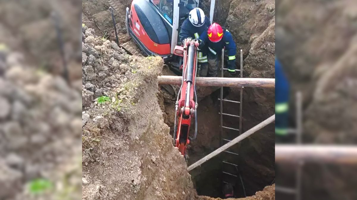 Засипало землею під час копання криниці: у Верховині рятували чоловіка