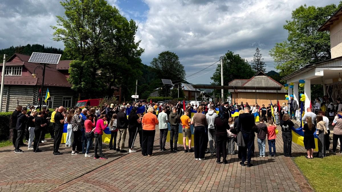 Яворів зустрів звільненого з російського полону військовослужбовця Івана Мицканюка 8
