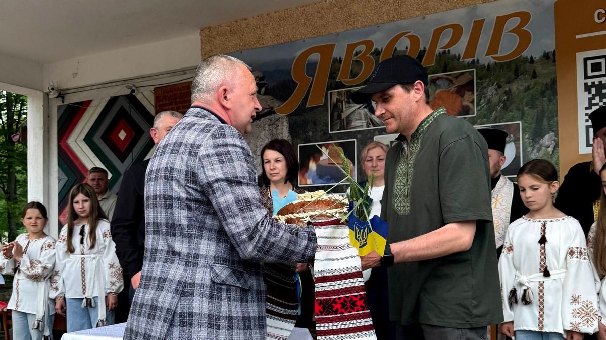 Яворів зустрів звільненого з російського полону військовослужбовця Івана Мицканюка 4