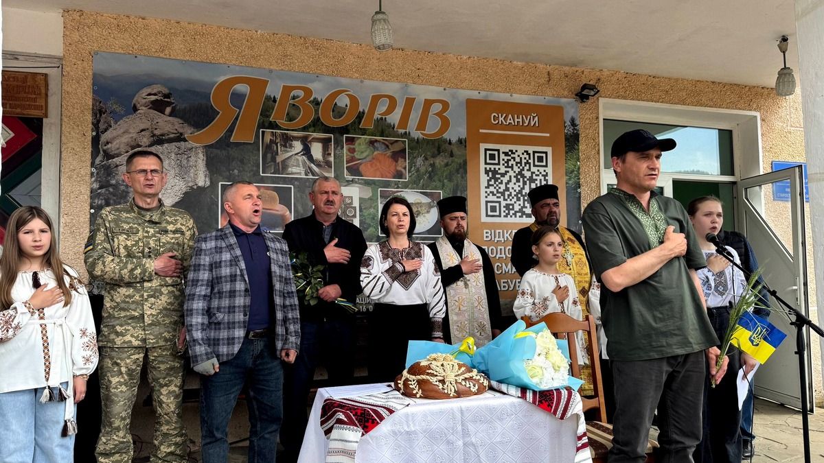 Яворів зустрів звільненого з російського полону військовослужбовця Івана Мицканюка 3