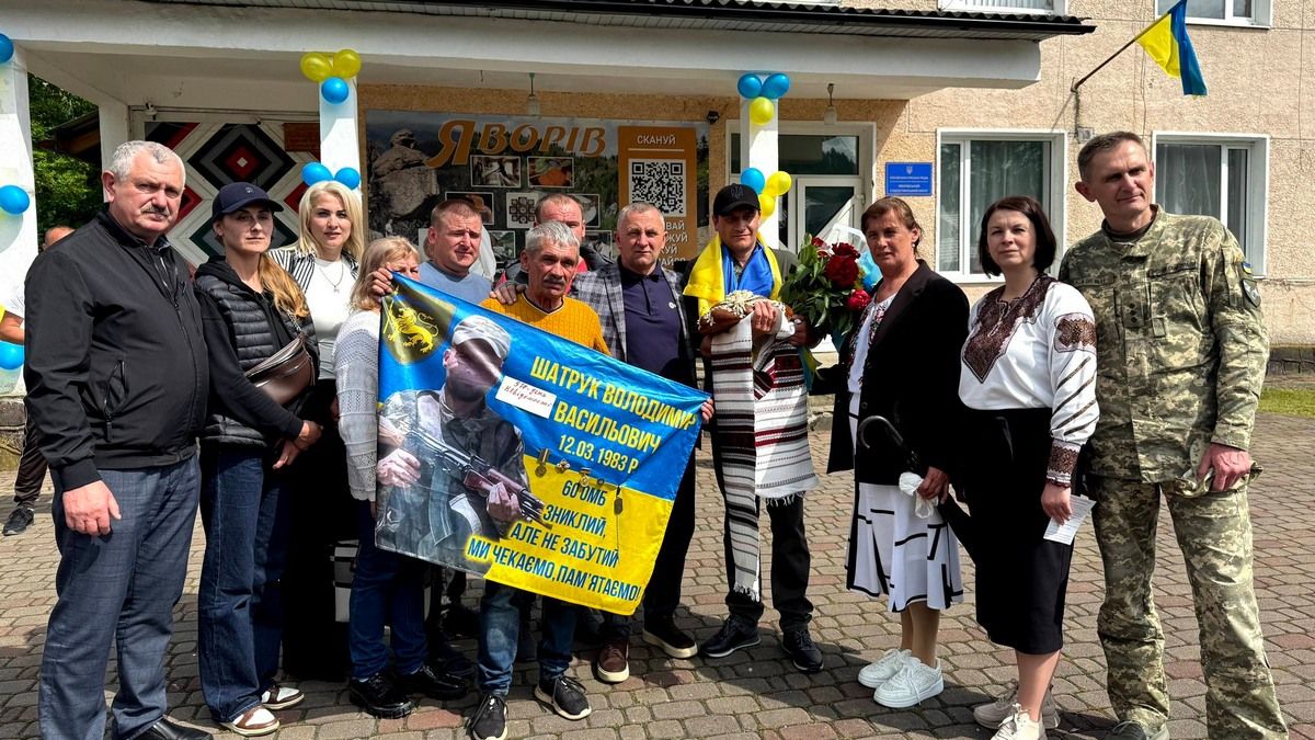Яворів зустрів звільненого з російського полону військовослужбовця Івана Мицканюка 2