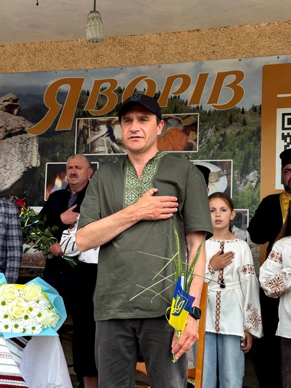Яворів зустрів звільненого з російського полону військовослужбовця Івана Мицканюка 1