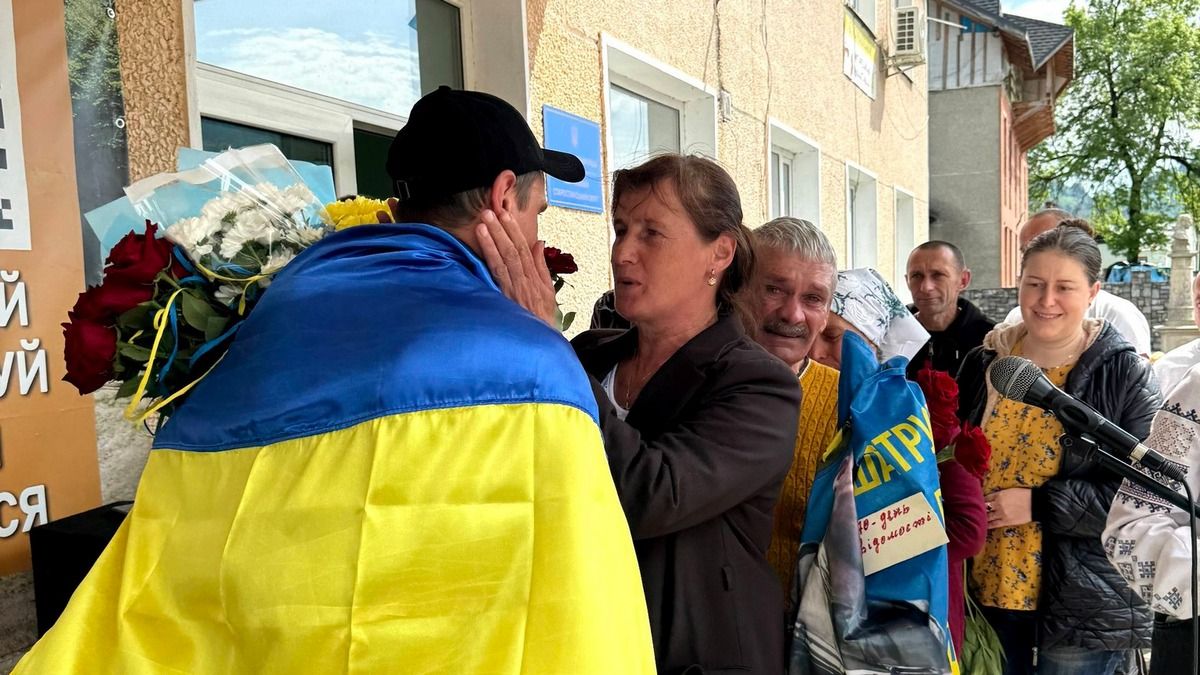 Яворів зустрів звільненого з полону воїна-земляка Івана Мицканюка 2