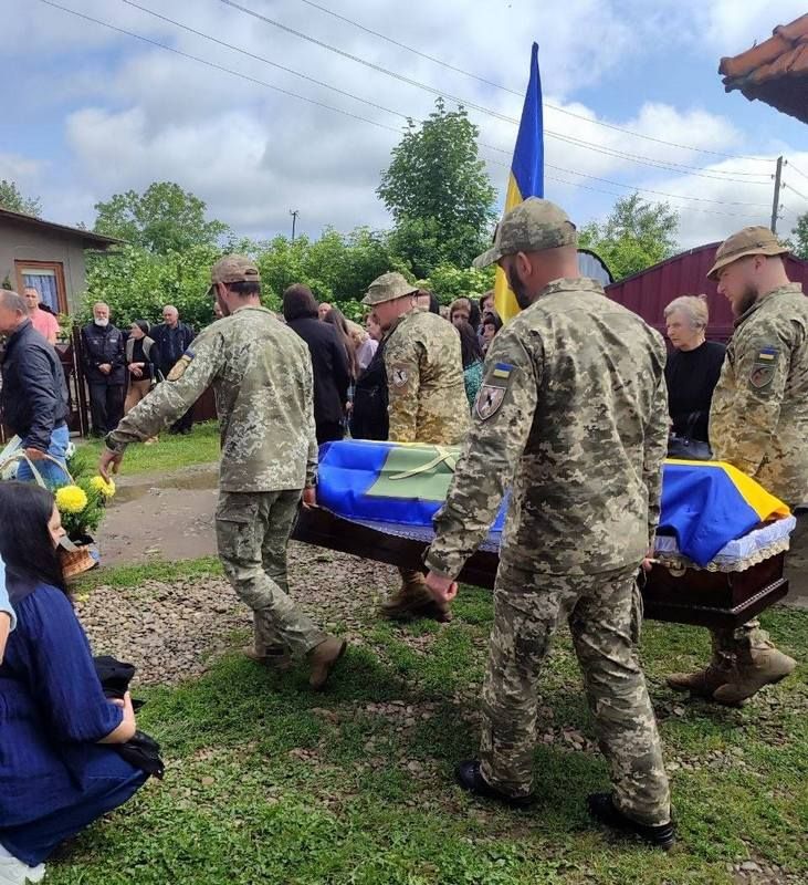 На Коломийщині попрощалися із воїном Василем Кушмелюком 2