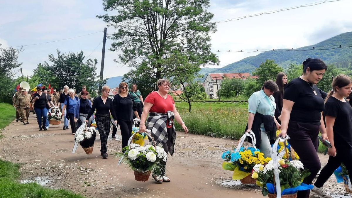 На вічний спочинок у Яремче провели Віталія Бойківа 2