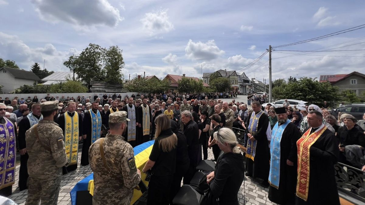 Скорботний кортеж з тілом Юрія Котелка зустріли в Городенці 4