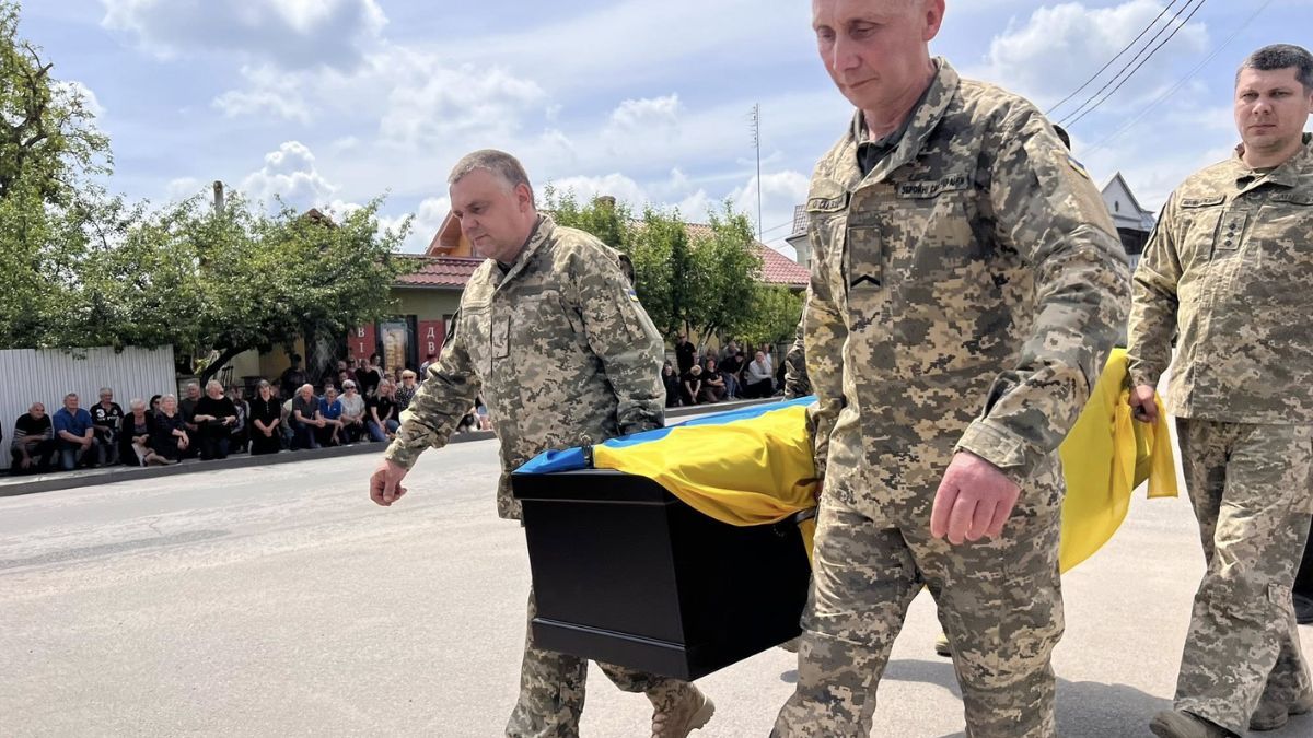 Скорботний кортеж з тілом Юрія Котелка зустріли в Городенці 2