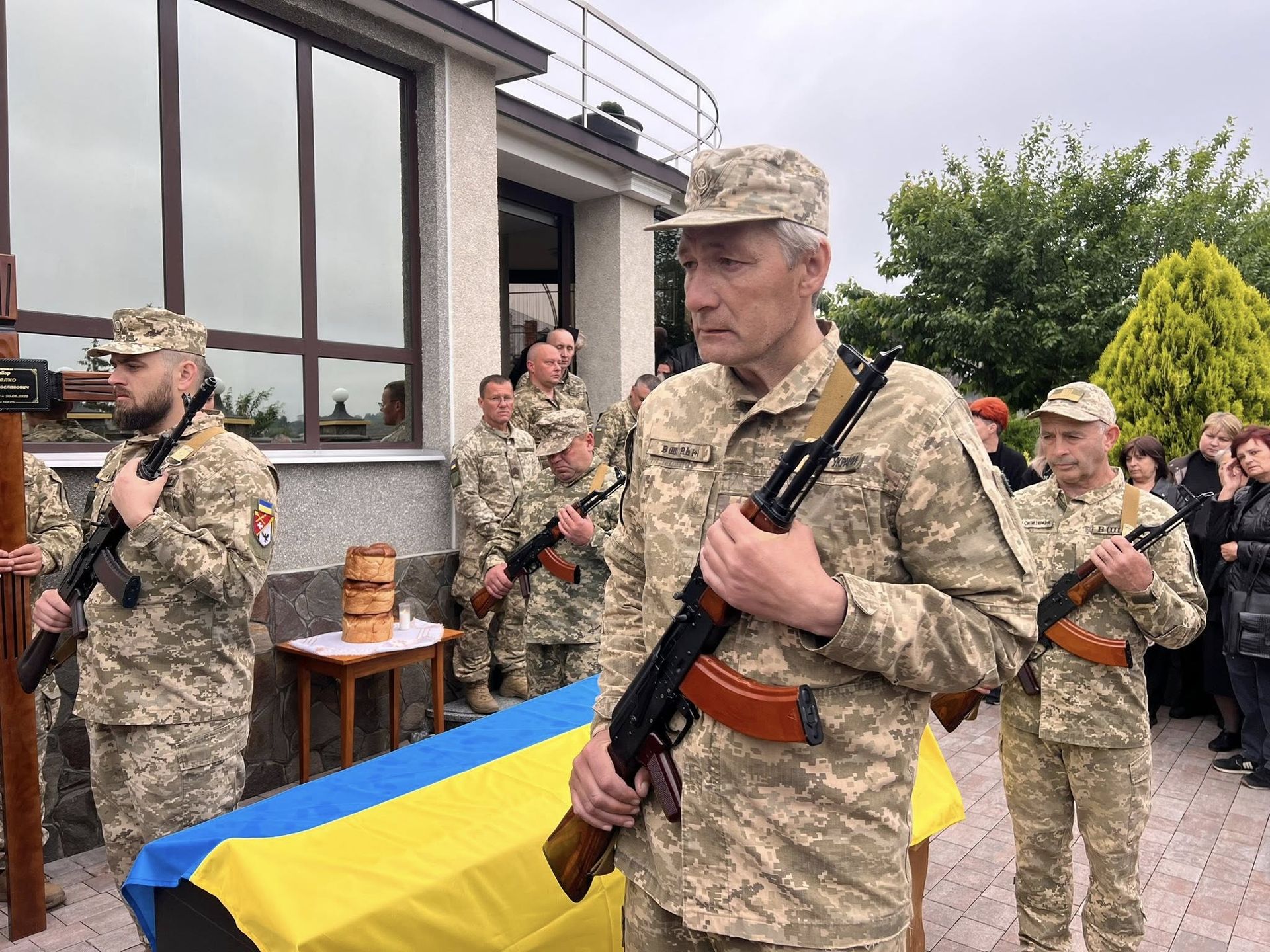 На Коломийщині попрощались із полеглим Героєм Юрієм Котелком 3