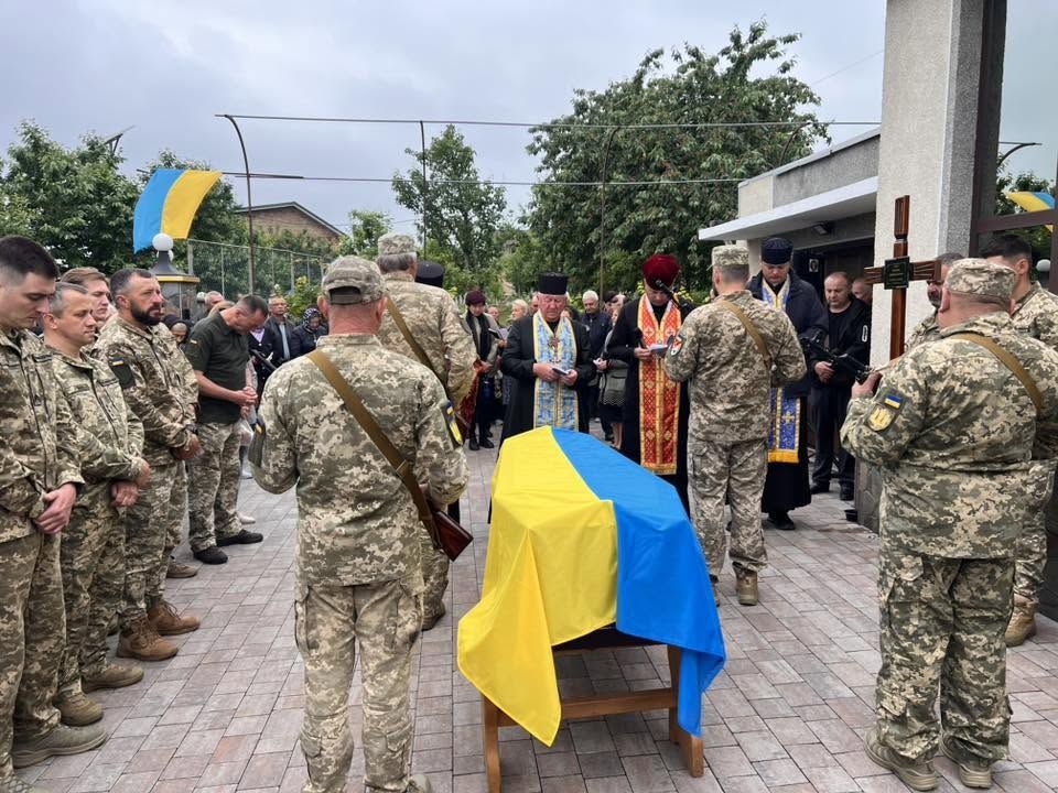 На Коломийщині попрощались із полеглим Героєм Юрієм Котелком 5