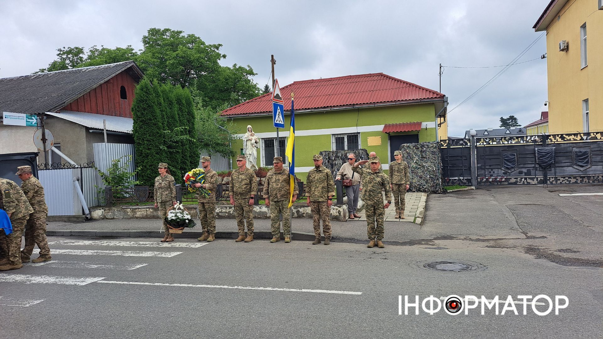 У Коломиї "на щиті" зустріли загиблого Героя Максима Попелюка 6