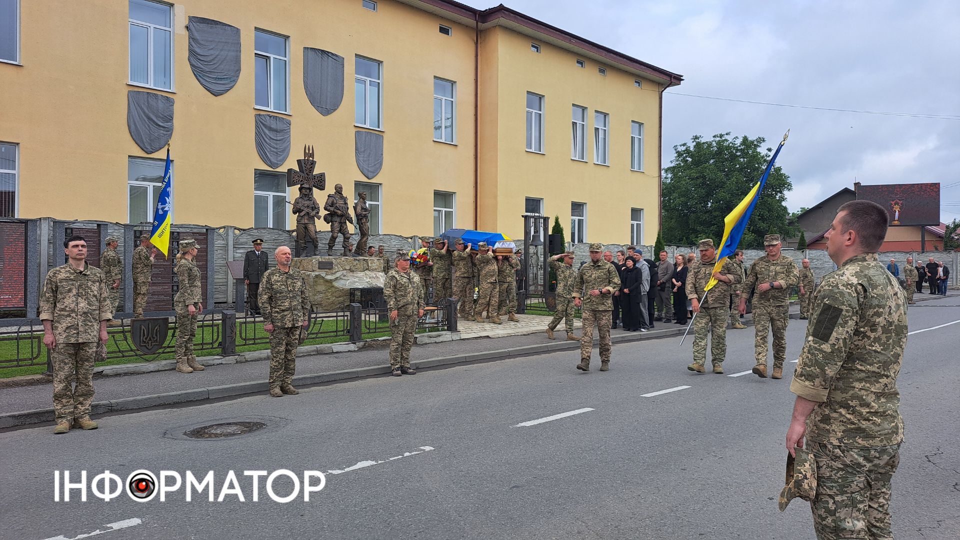 У Коломиї "на щиті" зустріли загиблого Героя Максима Попелюка 7
