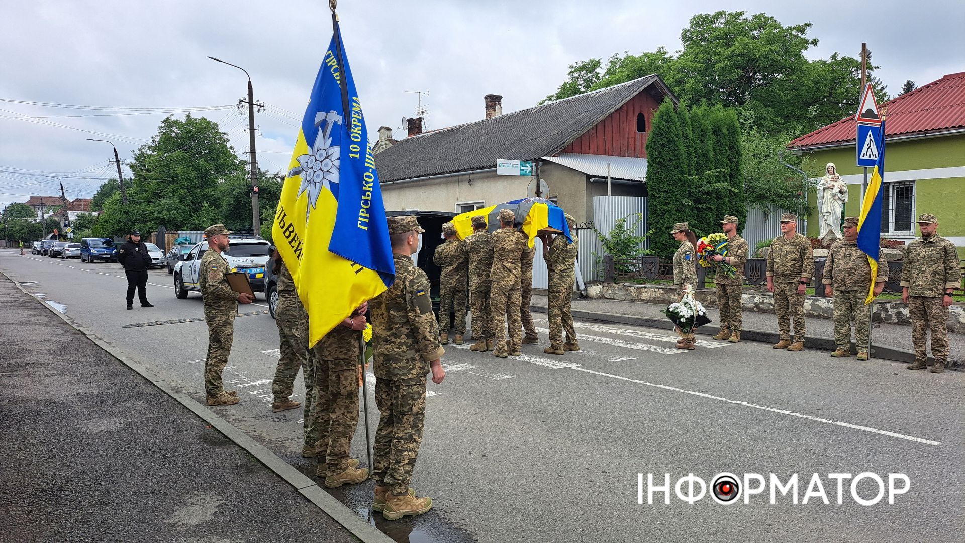 У Коломиї "на щиті" зустріли загиблого Героя Максима Попелюка 13