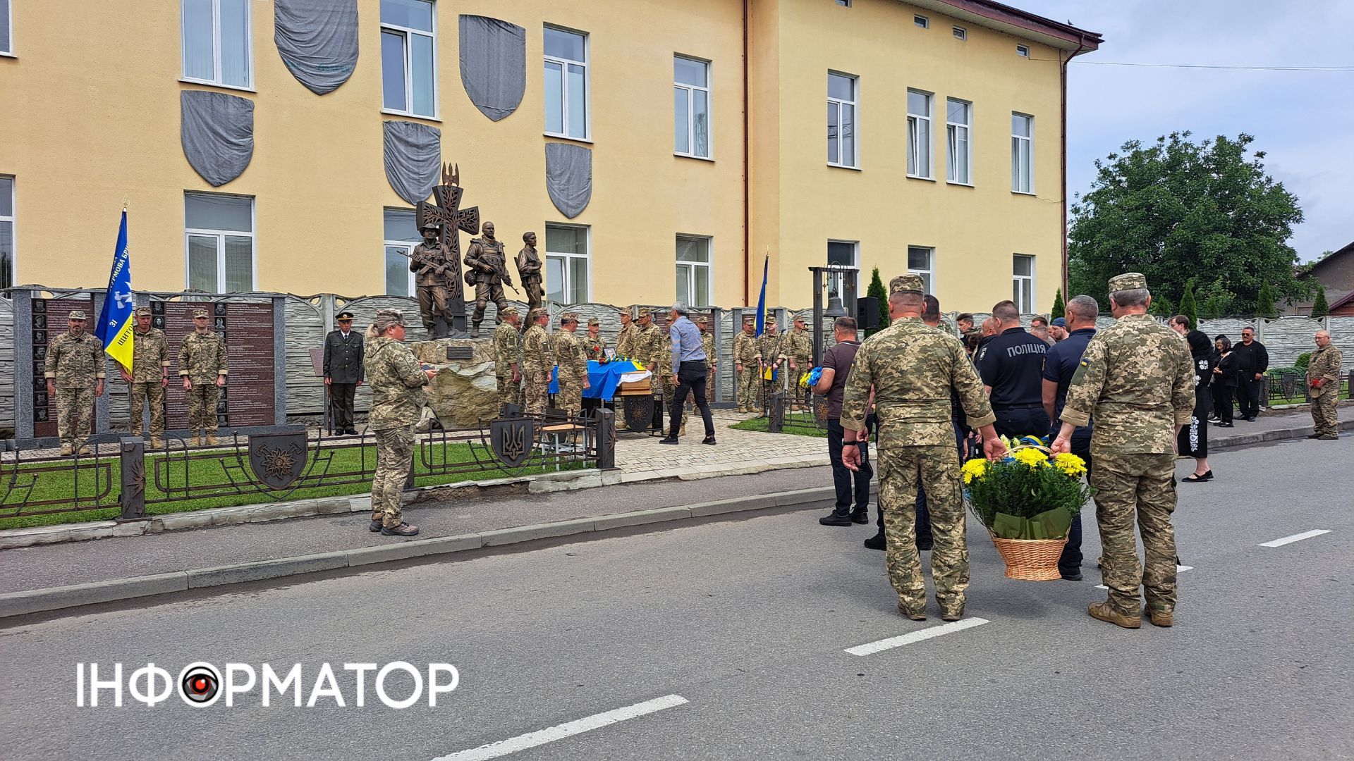 У Коломиї "на щиті" зустріли загиблого Героя Максима Попелюка 14