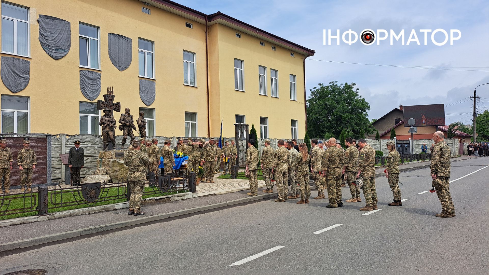 У Коломиї "на щиті" зустріли загиблого Героя Максима Попелюка 8