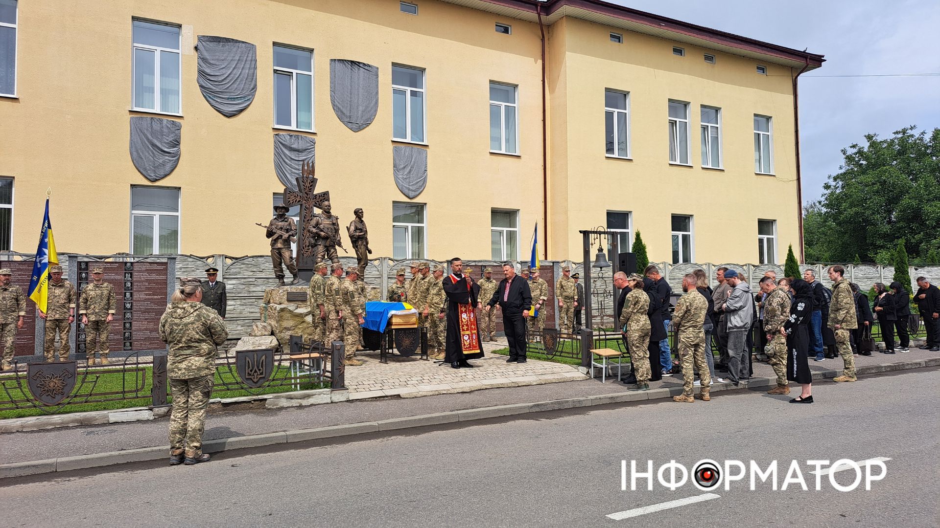 У Коломиї "на щиті" зустріли загиблого Героя Максима Попелюка 10