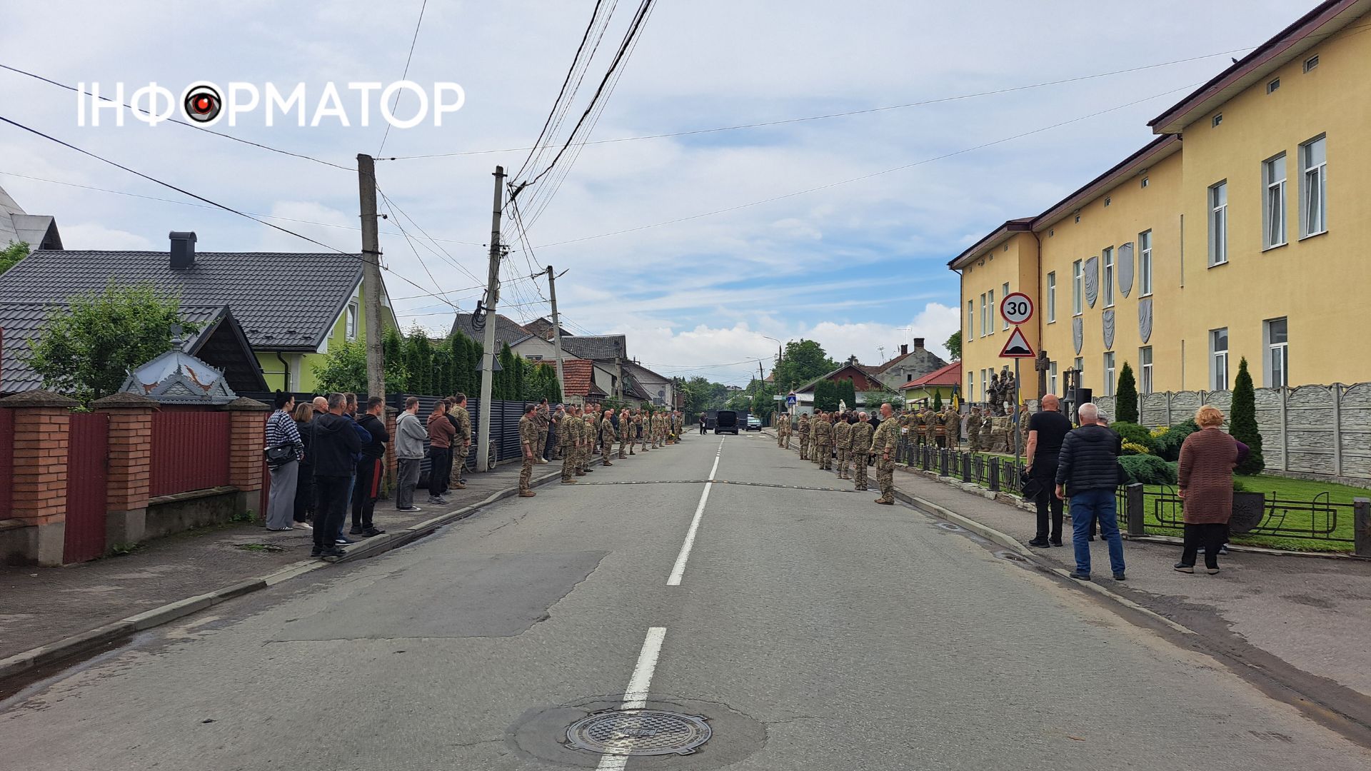 У Коломиї "на щиті" зустріли загиблого Героя Максима Попелюка 15