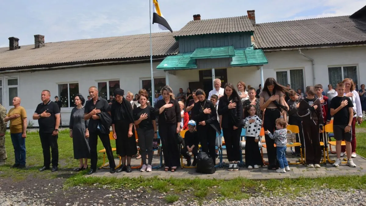 У Верхньому Майдані відкрили меморіальну дошку Мирославу Гутину 1
