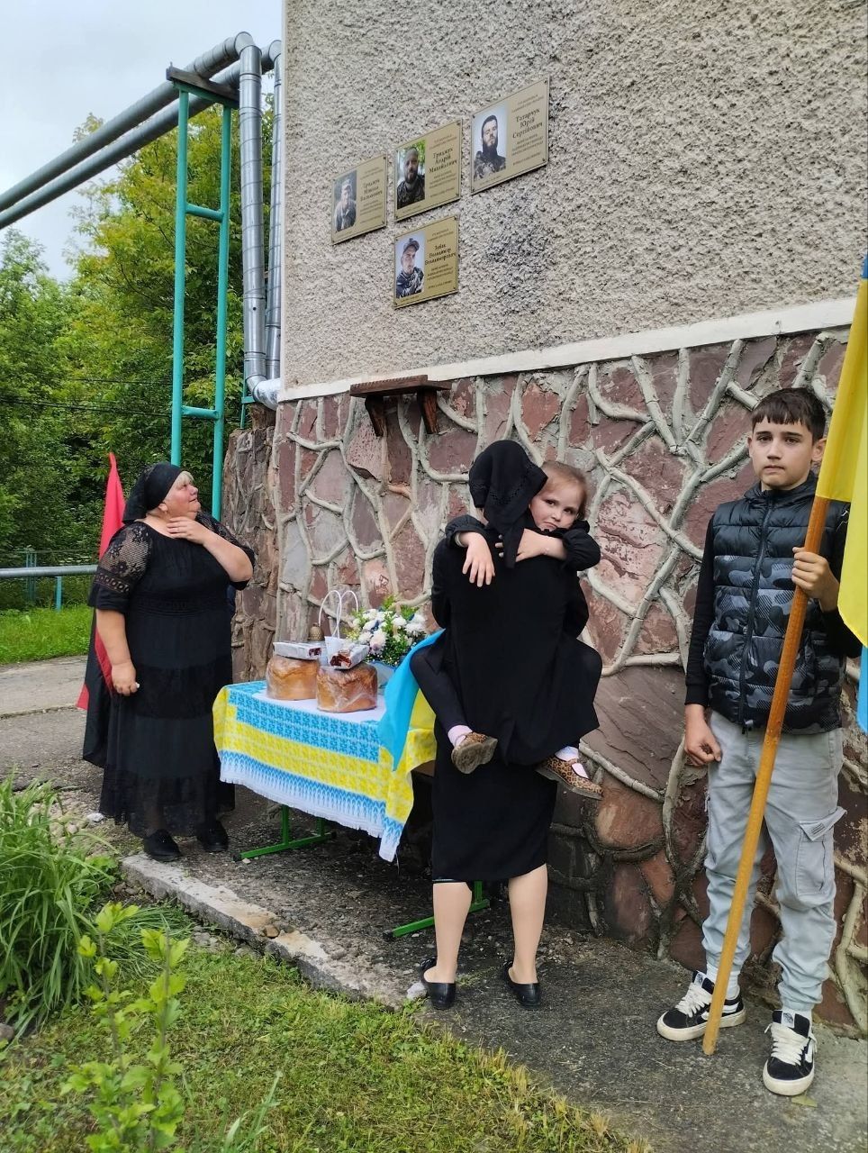 У Печеніжинській громаді відкрили меморіальну дошку Герою Володимиру Зубаку 3