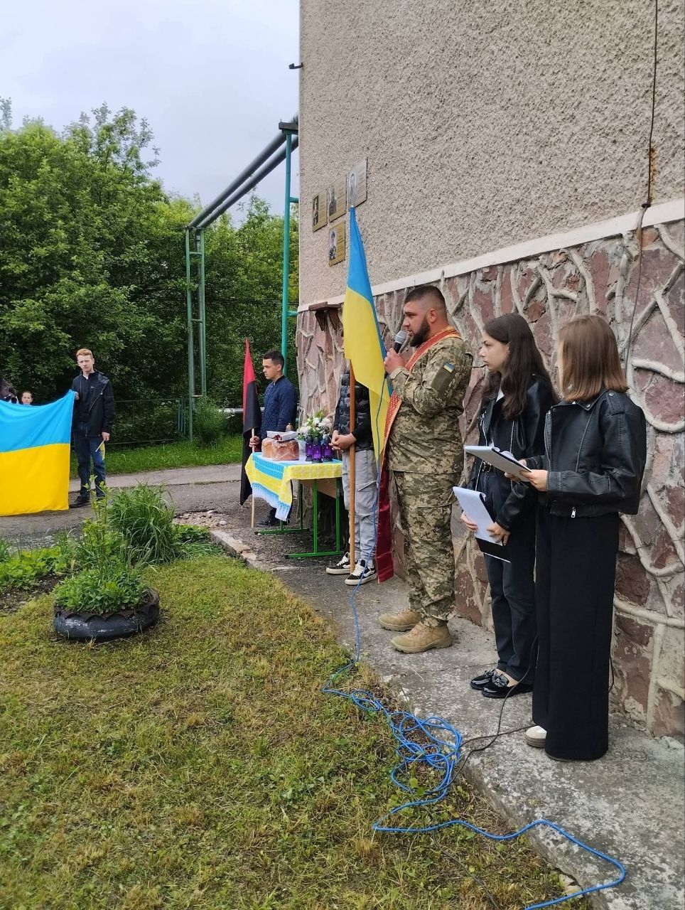 У Печеніжинській громаді відкрили меморіальну дошку Герою Володимиру Зубаку 5