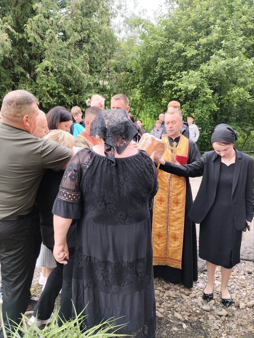 У Печеніжинській громаді відкрили меморіальну дошку Герою Володимиру Зубаку 6
