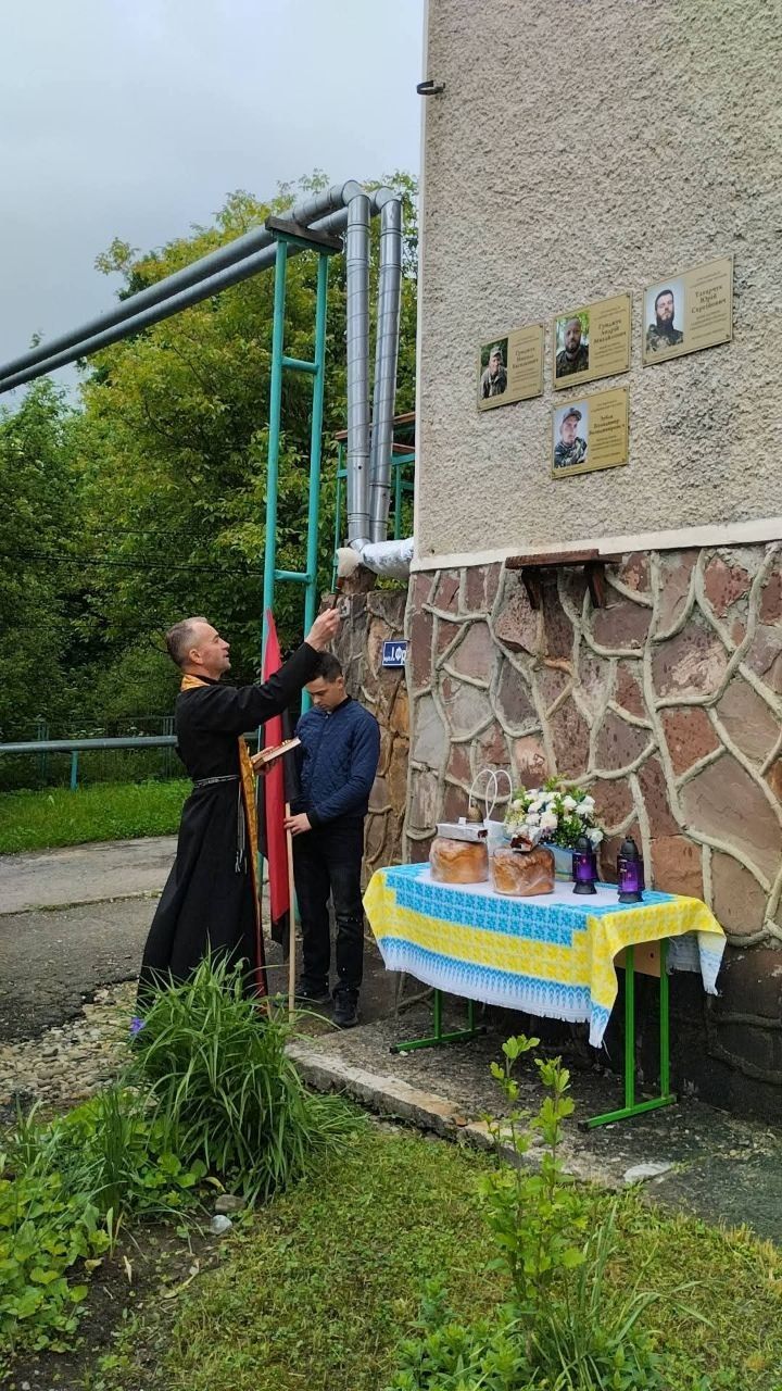 У Печеніжинській громаді відкрили меморіальну дошку Герою Володимиру Зубаку 7