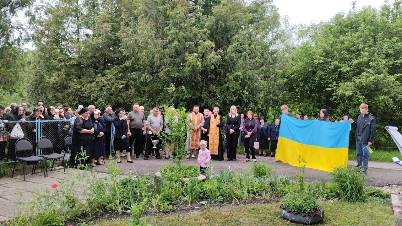 У Печеніжинській громаді відкрили меморіальну дошку Герою Володимиру Зубаку 8