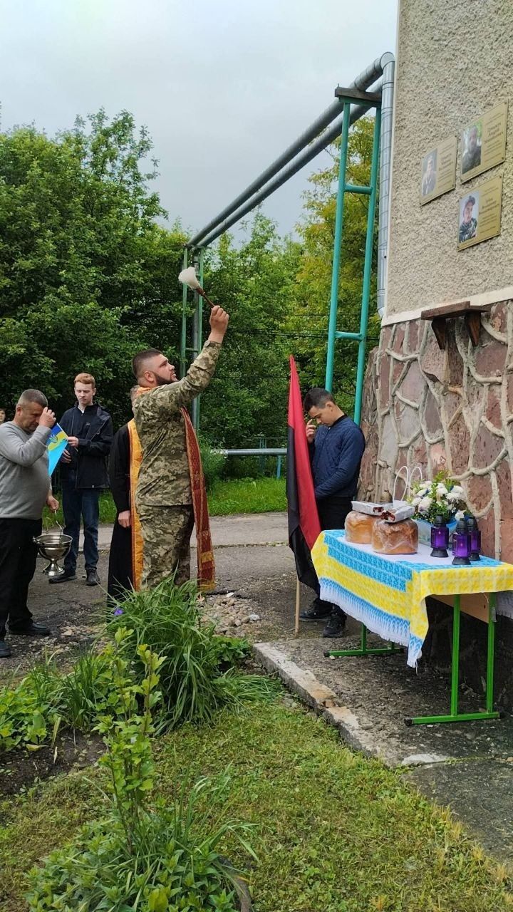 У Печеніжинській громаді відкрили меморіальну дошку Герою Володимиру Зубаку 9