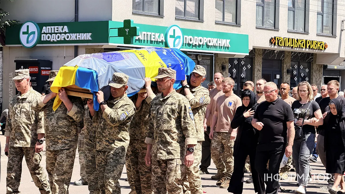 Назавжди 26... Коломия провела в останню дорогу Максима Попелюка 11
