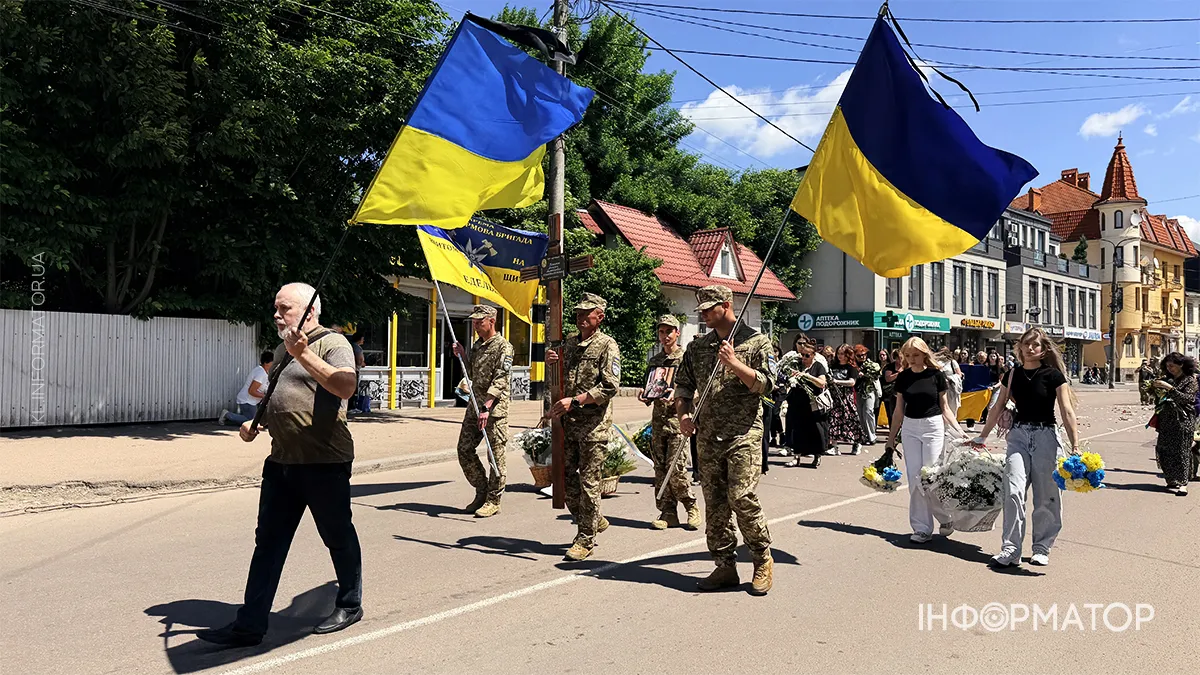 Назавжди 26... Коломия провела в останню дорогу Максима Попелюка 13