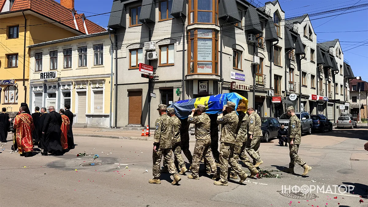 Назавжди 26... Коломия провела в останню дорогу Максима Попелюка 9