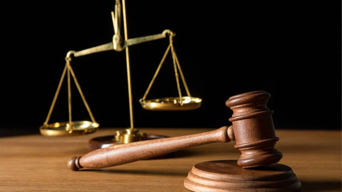 Розбив вікна торгового павільйону та показував геніталії: суд виніс вирок прикарпатцю